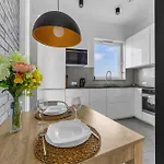 Lejlighed Wlodarzewska - 55m2, Parking, Balcony - By Rentujemy Warszawa