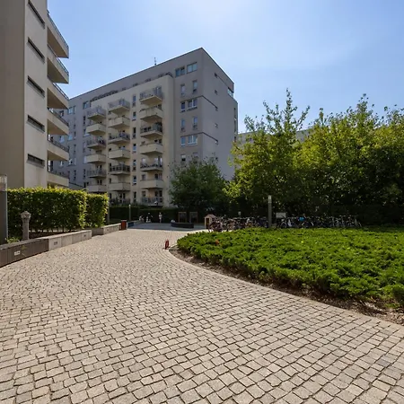 Lejlighed Wlodarzewska - 55m2, Parking, Balcony - By Rentujemy Warszawa