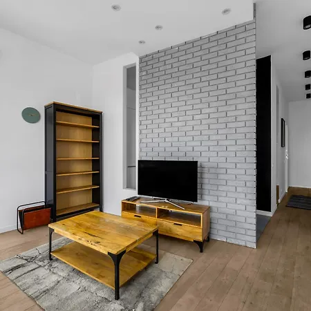 Wlodarzewska - 55m2, Parking, Balcony - By Rentujemy Apartment